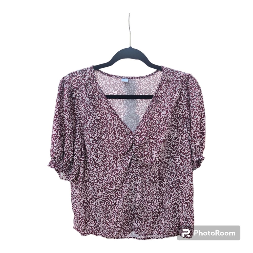 Old Navy Women's Blouse Size Large. Lightweight and Comfortable. Floral Design